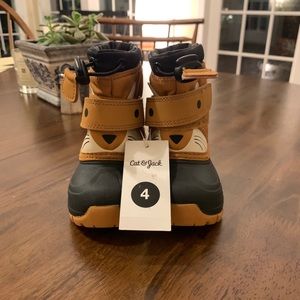 NWT Cat & Jack Size Four Toddler Snowboots